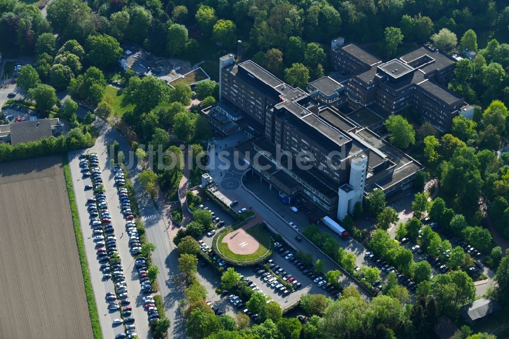 Lübbecke aus der Vogelperspektive: Klinikgelände des Krankenhauses Mühlenkreiskliniken AöR in Lübbecke im Bundesland Nordrhein-Westfalen, Deutschland