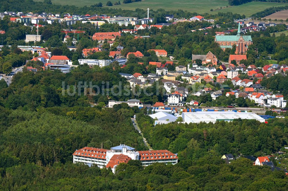 Bad Doberan von oben - Klinikgelände des Krankenhauses Moorklinik in Bad Doberan im Bundesland Mecklenburg-Vorpommern, Deutschland