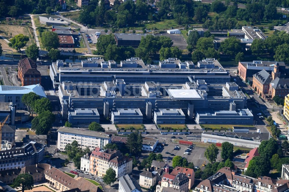 Luftaufnahme Strasbourg - Straßburg - Klinikgelände des Krankenhauses Nouvel Hopital Civil - Hopitaux Universitaires de Strasbourg in Strasbourg - Straßburg in Grand Est, Frankreich