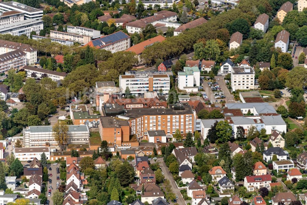Offenburg aus der Vogelperspektive: Klinikgelände des Krankenhauses Ortenauklinik in Offenburg im Bundesland Baden-Württemberg, Deutschland