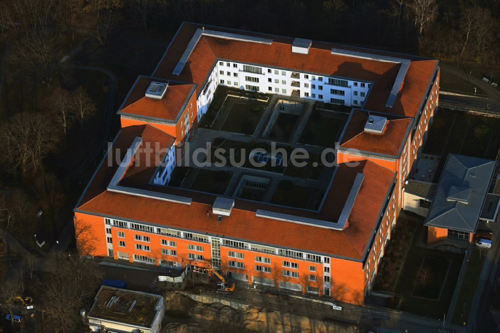 Berlin aus der Vogelperspektive: Klinikgelände des Krankenhauses Park-Klinik Weißensee im Ortsteil Weißensee in Berlin, Deutschland