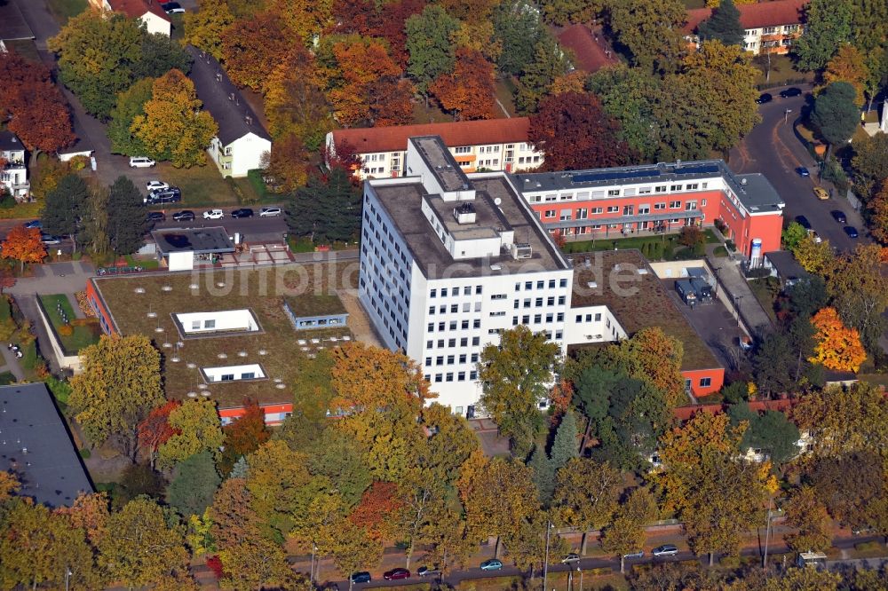 Luftaufnahme Berlin - Klinikgelände des Krankenhauses Paulinen Krankenhaus im Ortsteil Charlottenburg in Berlin, Deutschland