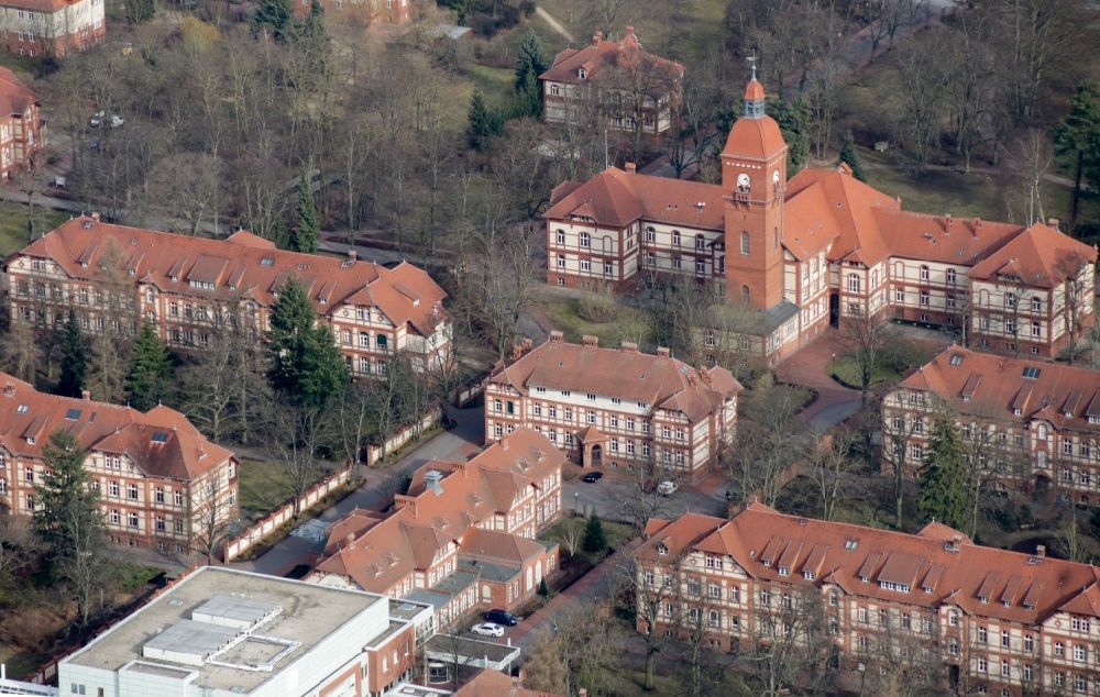 Neuruppin von oben - Klinikgelände des Krankenhauses Ruppiner Kliniken in Neuruppin im Bundesland Brandenburg