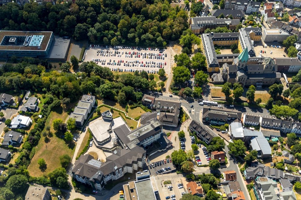 Werden von oben - Klinikgelände des Krankenhauses Sankt Josef Essen-Werden in Werden im Bundesland Nordrhein-Westfalen, Deutschland