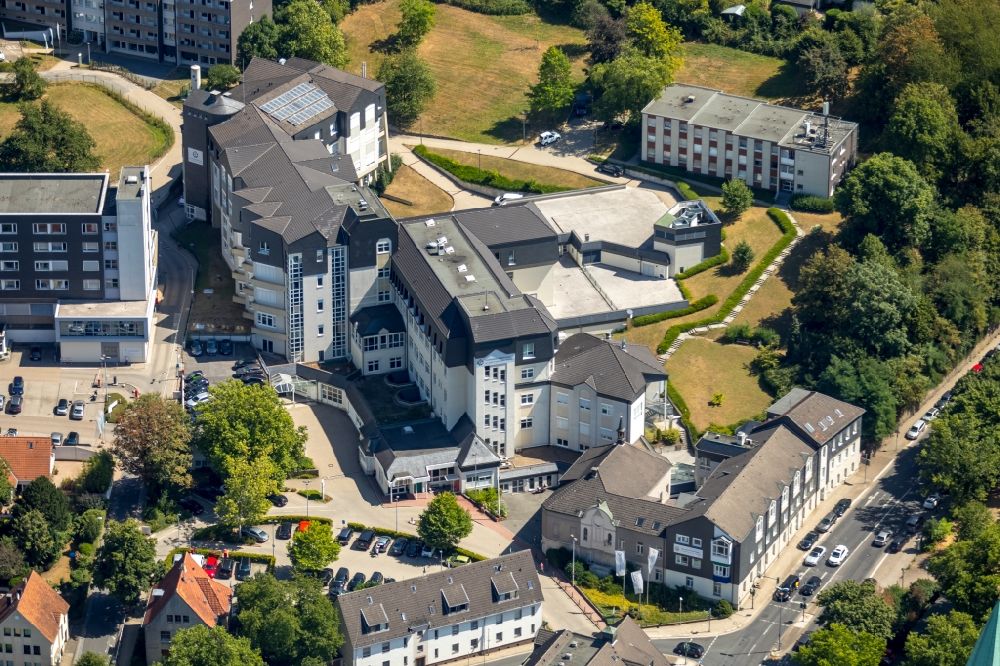 Luftaufnahme Werden - Klinikgelände des Krankenhauses Sankt Josef Essen-Werden in Werden im Bundesland Nordrhein-Westfalen, Deutschland
