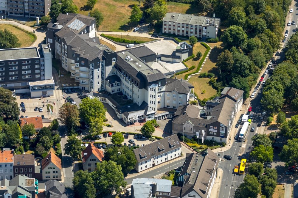 Luftaufnahme Werden - Klinikgelände des Krankenhauses Sankt Josef Essen-Werden in Werden im Bundesland Nordrhein-Westfalen, Deutschland
