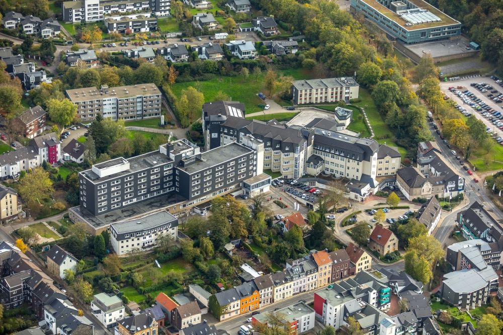 Essen aus der Vogelperspektive: Klinikgelände des Krankenhauses Sankt Josef Essen-Werden in Werden im Bundesland Nordrhein-Westfalen, Deutschland