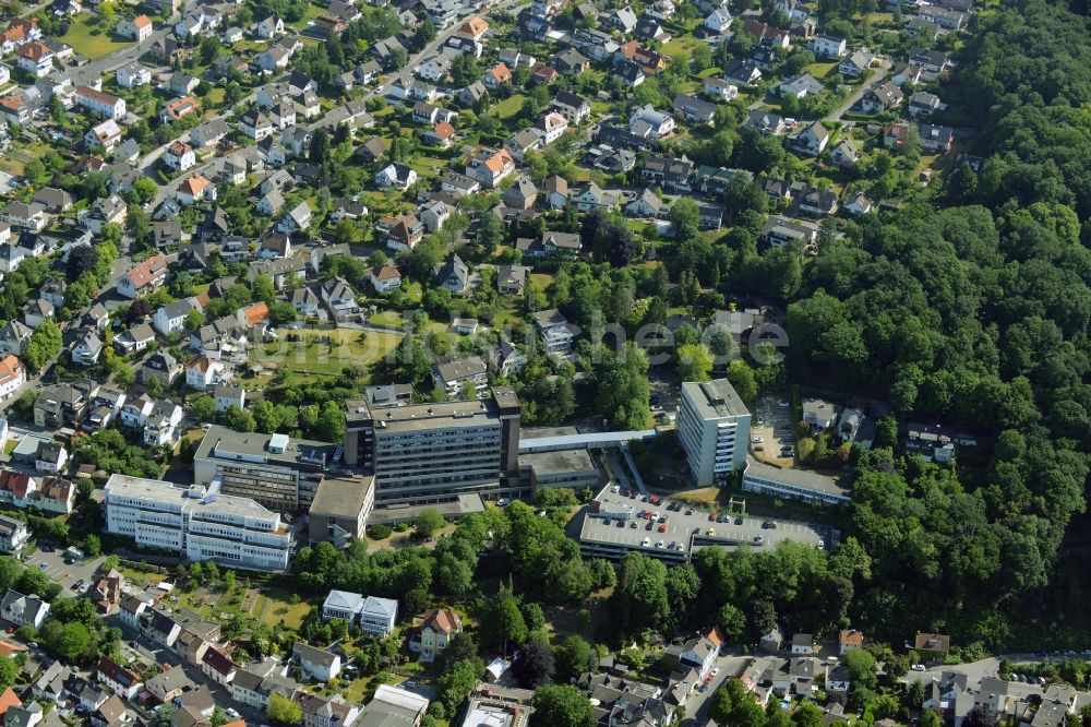 Menden (Sauerland) von oben - Klinikgelände des Krankenhauses Sankt Vincenz-Krankenhaus in Menden (Sauerland) im Bundesland Nordrhein-Westfalen