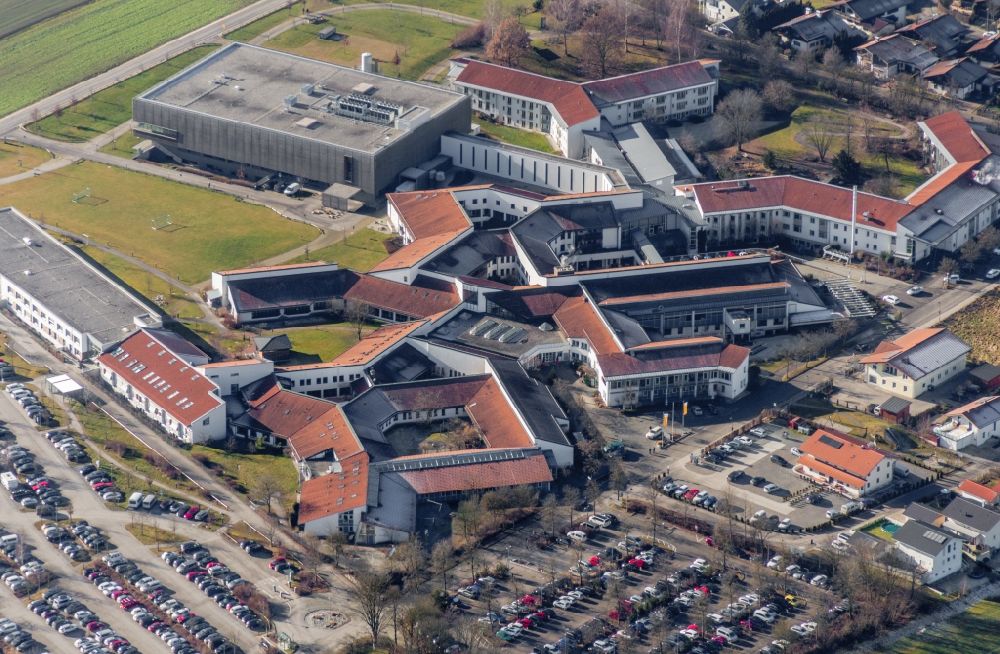 Luftaufnahme Vogtareuth - Klinikgelände des Krankenhauses Schön-Klinik in Vogtareuth im Bundesland Bayern, Deutschland