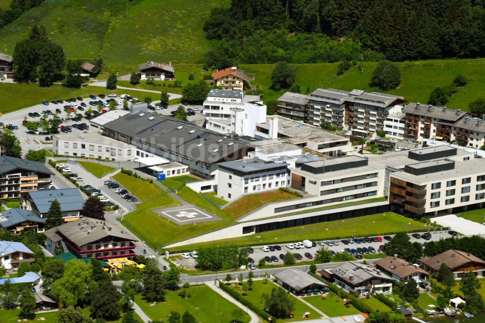 Luftbild Zell am See - Klinikgelände des Krankenhauses Tauern Hospital in Zell am See in Österreich
