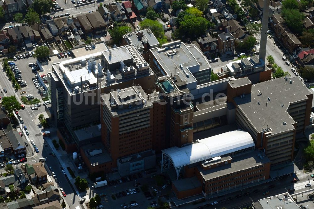 Toronto von oben - Klinikgelände des Krankenhauses Toronto Western Hospital an der Bathurst Street in Toronto in Ontario, Kanada
