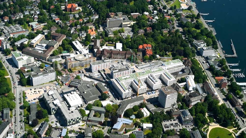 Luftaufnahme Kiel - Klinikgelände des Krankenhauses Universitätsklinikum Schleswig-Holstein ( UKSH ) in Kiel im Bundesland Schleswig-Holstein, Deutschland
