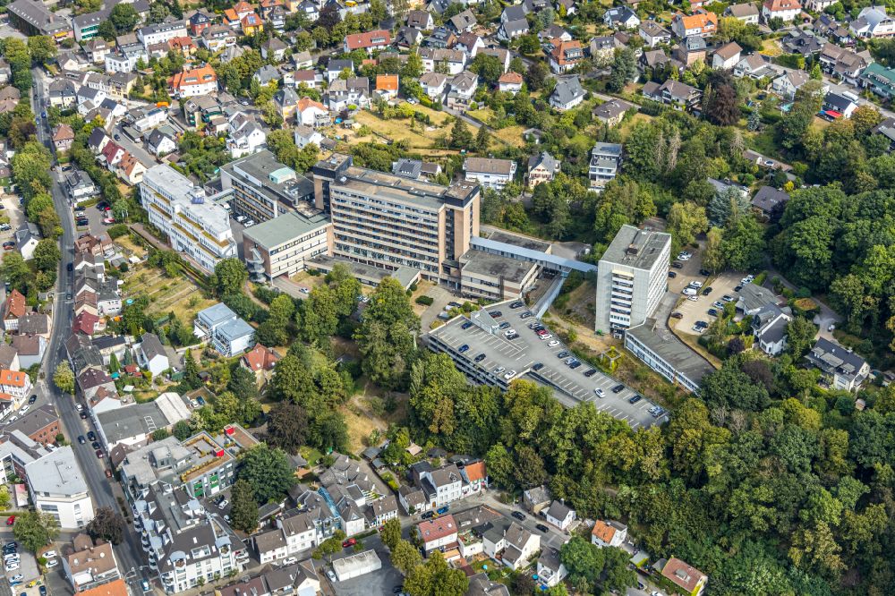 Luftbild Menden (Sauerland) - Klinikgelände des Krankenhauses St. Vincenz Krankenhaus Menden in Menden (Sauerland) im Bundesland Nordrhein-Westfalen, Deutschland