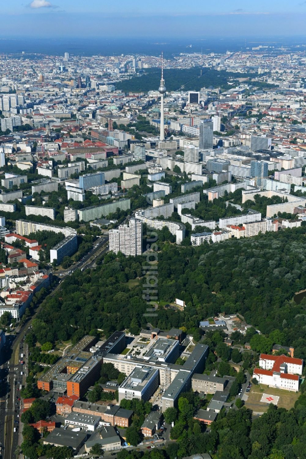 Luftbild Berlin - Klinikgelände des Krankenhauses Vivantes Klinikum im Friedrichshain in Berlin