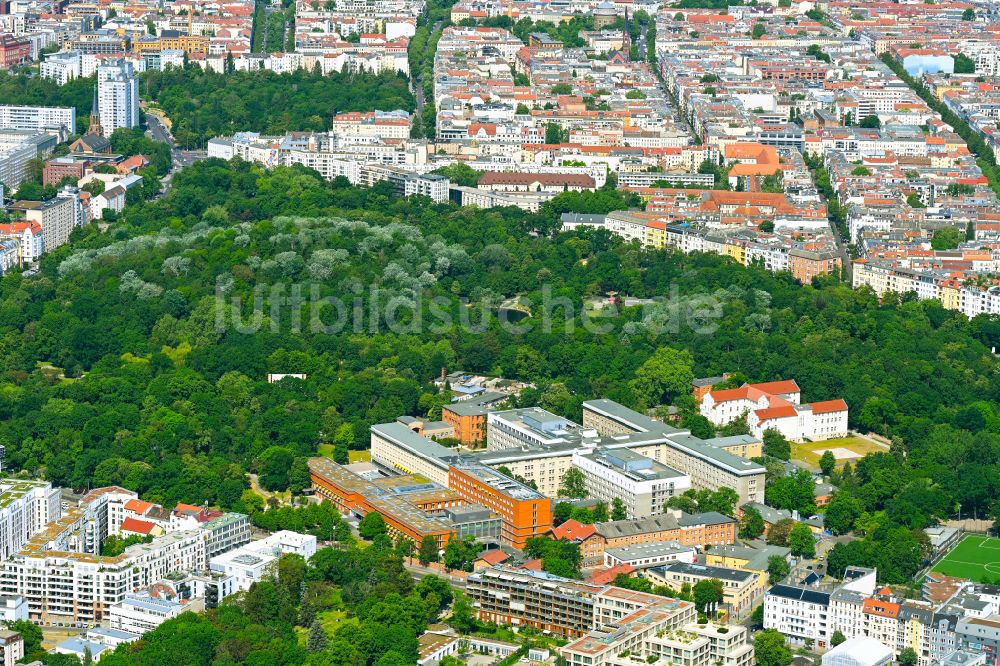 Berlin von oben - Klinikgelände des Krankenhauses Vivantes Klinikum im Friedrichshain in Berlin