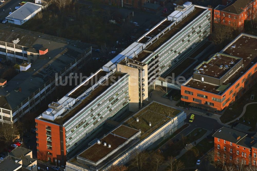 Luftaufnahme Berlin - Klinikgelände des Krankenhauses Vivantes Klinikum Spandau an der Neue Bergstraße im Ortsteil Spandau in Berlin, Deutschland