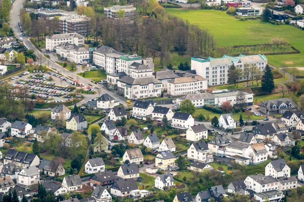 Luftbild Meschede - Klinikgelände des Krankenhauses St. Walburga-Krankenhaus Meschede in Meschede im Bundesland Nordrhein-Westfalen, Deutschland