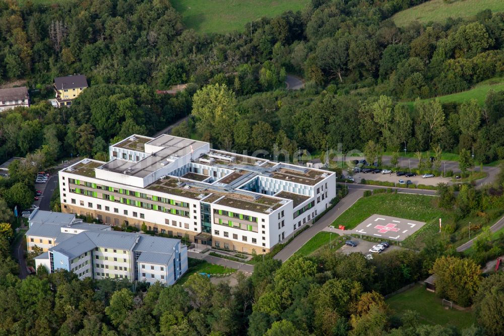 Luftaufnahme Meisenheim - Klinikgelände des Krankenhauses Zentrum für Neurologische Diagnostik und Therapie / Gesundheitszentrum Glantal in Meisenheim im Bundesland Rheinland-Pfalz, Deutschland