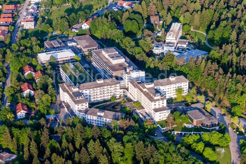Karlsbad von oben - Klinikgelände des Rehabilitationszentrums der Rehaklinik in Karlsbad im Bundesland Baden-Württemberg, Deutschland