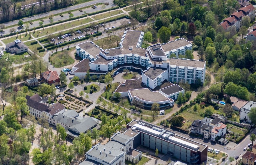 Luftaufnahme Schönebeck (Elbe) - Klinikgelände des Rehabilitationszentrums der Rehaklinik in Schönebeck (Elbe) im Bundesland Sachsen-Anhalt, Deutschland