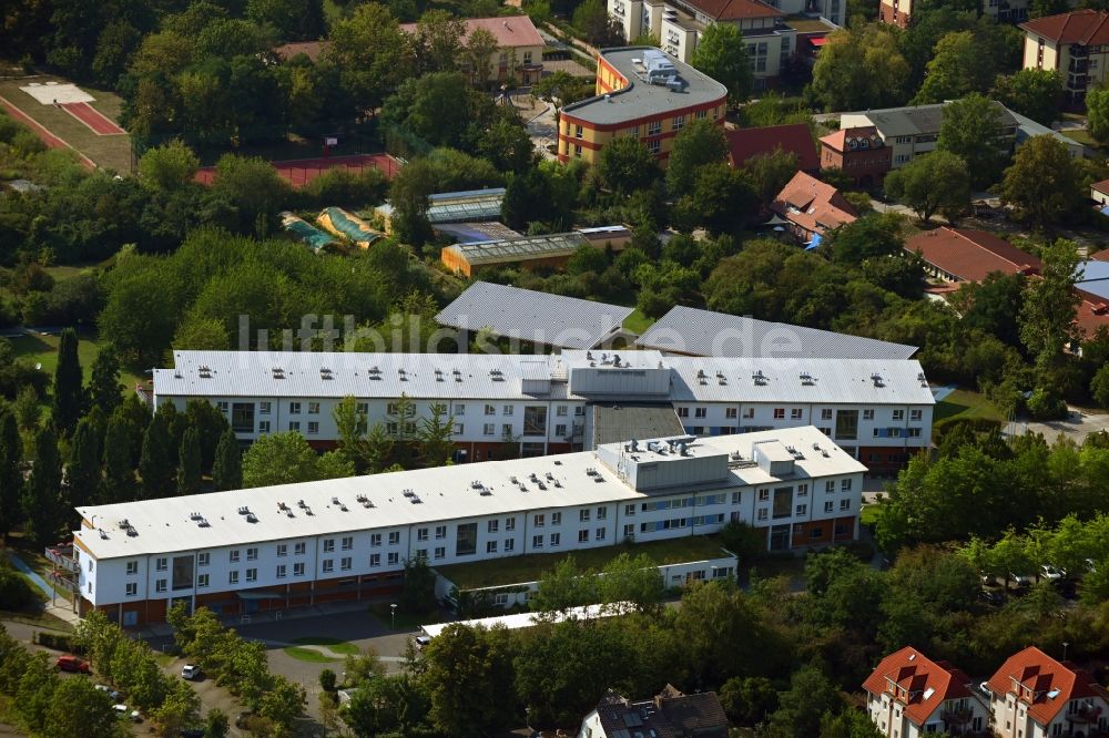 Teltow von oben - Klinikgelände des Rehabilitationszentrums der Rehaklinik in Teltow im Bundesland Brandenburg, Deutschland
