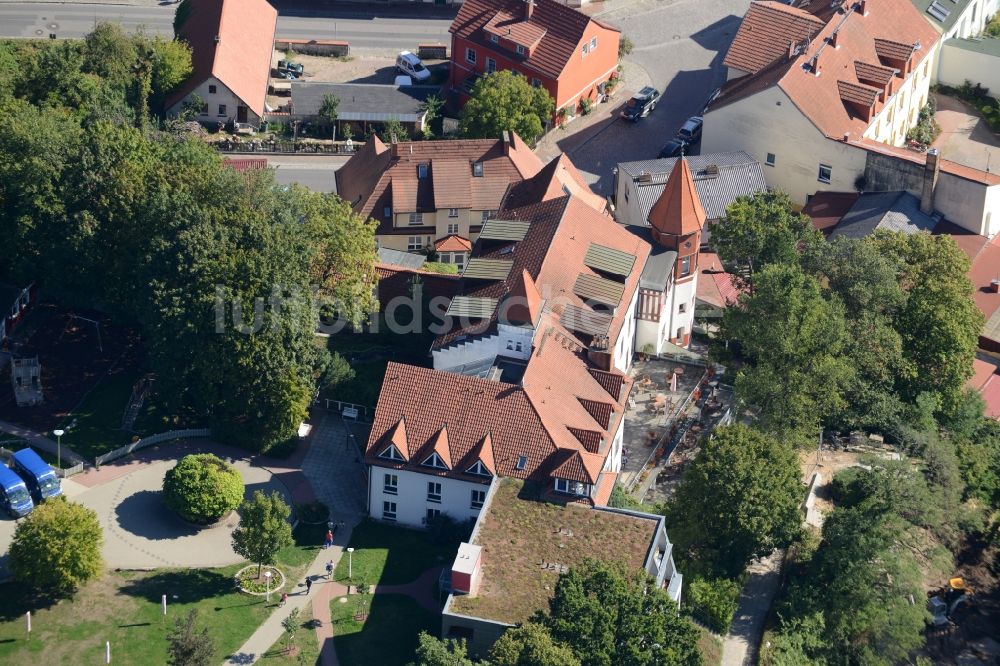 Luftaufnahme Buckow (Märkische Schweiz) - Klinikgelände des Rehabilitationszentrums der Rehaklinik Waldfrieden in Buckow (Märkische Schweiz) im Bundesland Brandenburg