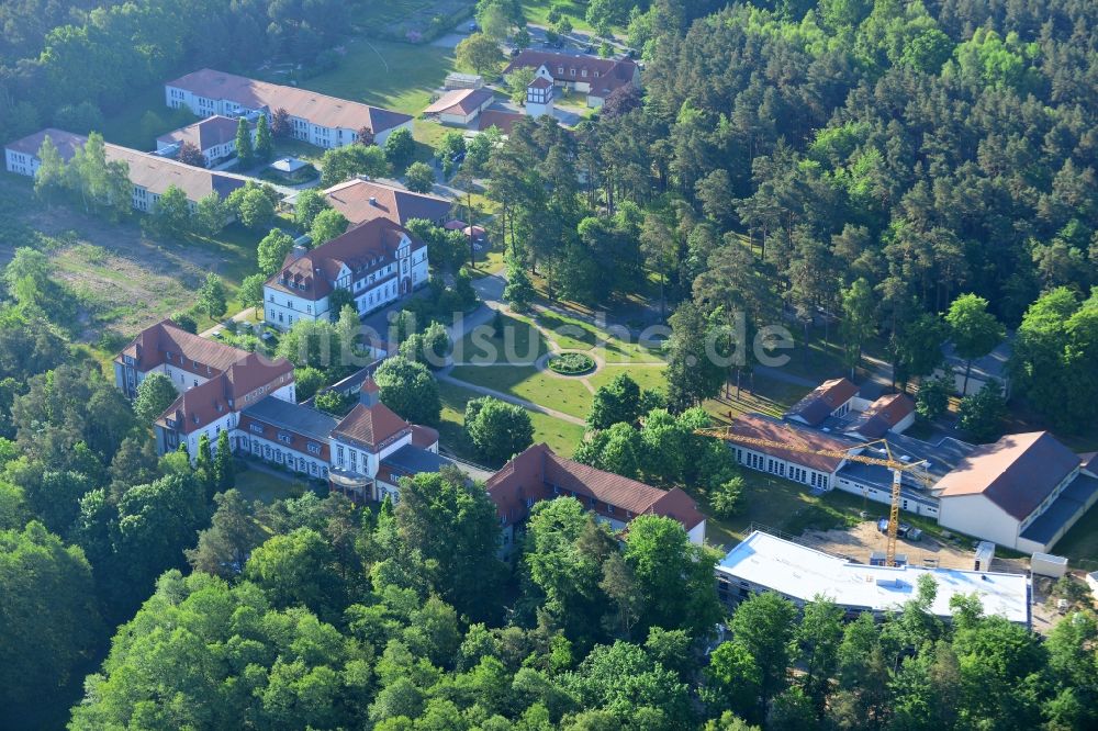 Luftaufnahme Lindow (Mark) - Klinikgelände der Salus Klinik Lindow in Lindow (Mark) im Bundesland Brandenburg