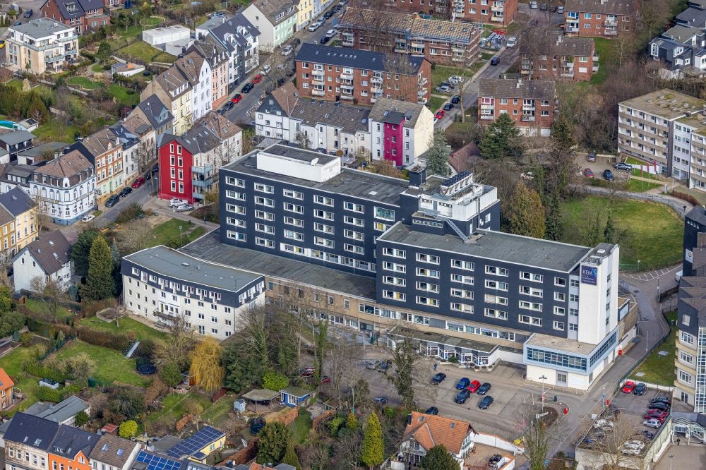 Werden von oben - Klinikgelände Sankt Josef Essen-Werden und Evang. Krankenhaus Essen-Werden in Werden im Bundesland Nordrhein-Westfalen, Deutschland