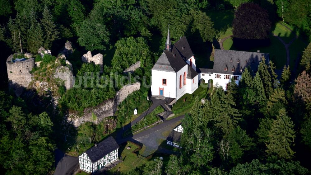 Asbach von oben - Kloster und Burg Ehrenstein in Asbach im Bundesland Rheinland-Pfalz, Deutschland