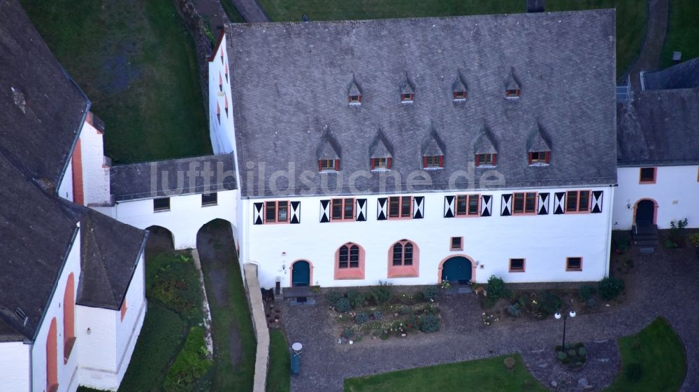 Asbach aus der Vogelperspektive: Kloster und Burg Ehrenstein in Asbach im Bundesland Rheinland-Pfalz, Deutschland