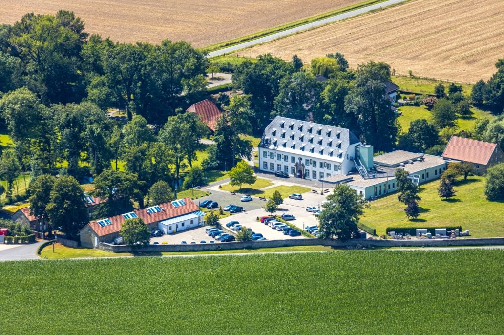 Luftaufnahme Soest - Kloster Paradiese Spezialklinik für Krebskrankheiten in Soest im Bundesland Nordrhein-Westfalen, Deutschland