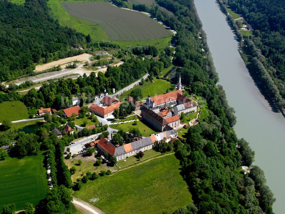 Burghausen von oben - Kloster Raitenhaslach bei Burghausen im Bundesland Bayern