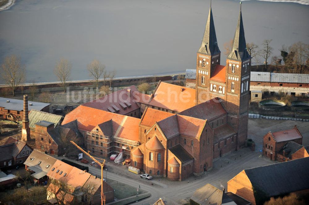 Luftbild Jerichow - Klosterkirche und den Hof in Jerichow, Sachsen-Anhalt