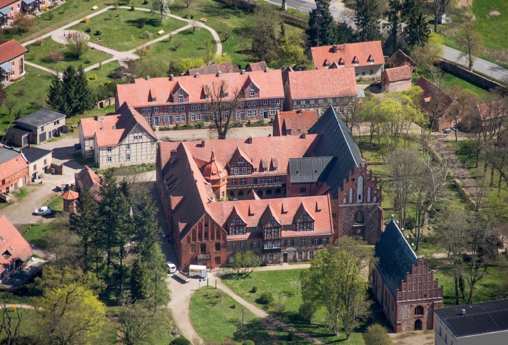Heiligengrabe aus der Vogelperspektive: Klosterstift Heiligengrabe im Bundesland Brandenburg