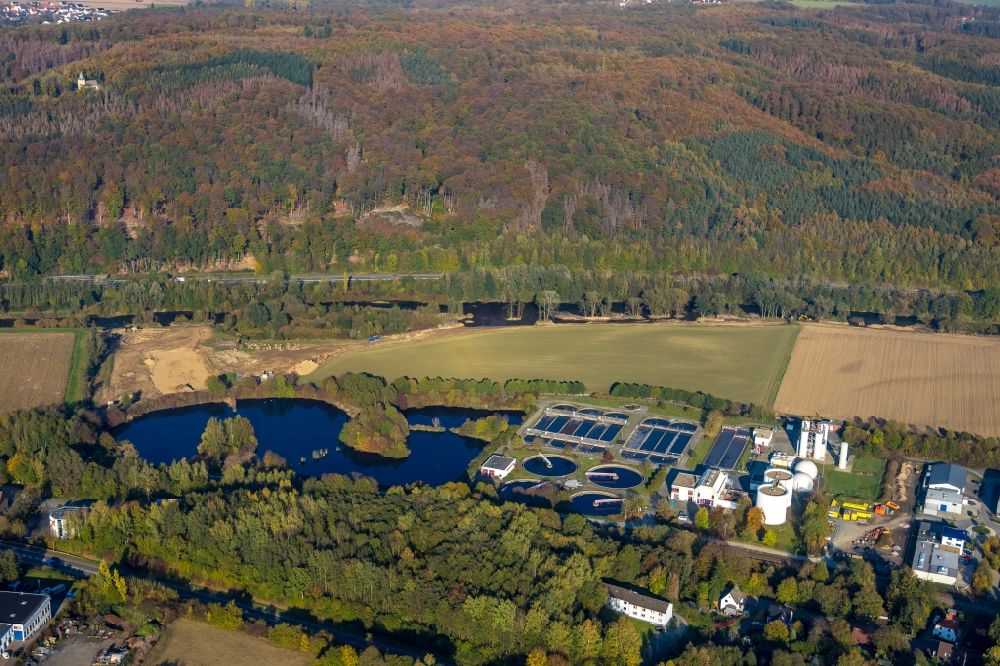 Luftaufnahme Arnsberg - Klärwerks- Becken und Reinigungsstufen in Arnsberg im Bundesland Nordrhein-Westfalen, Deutschland