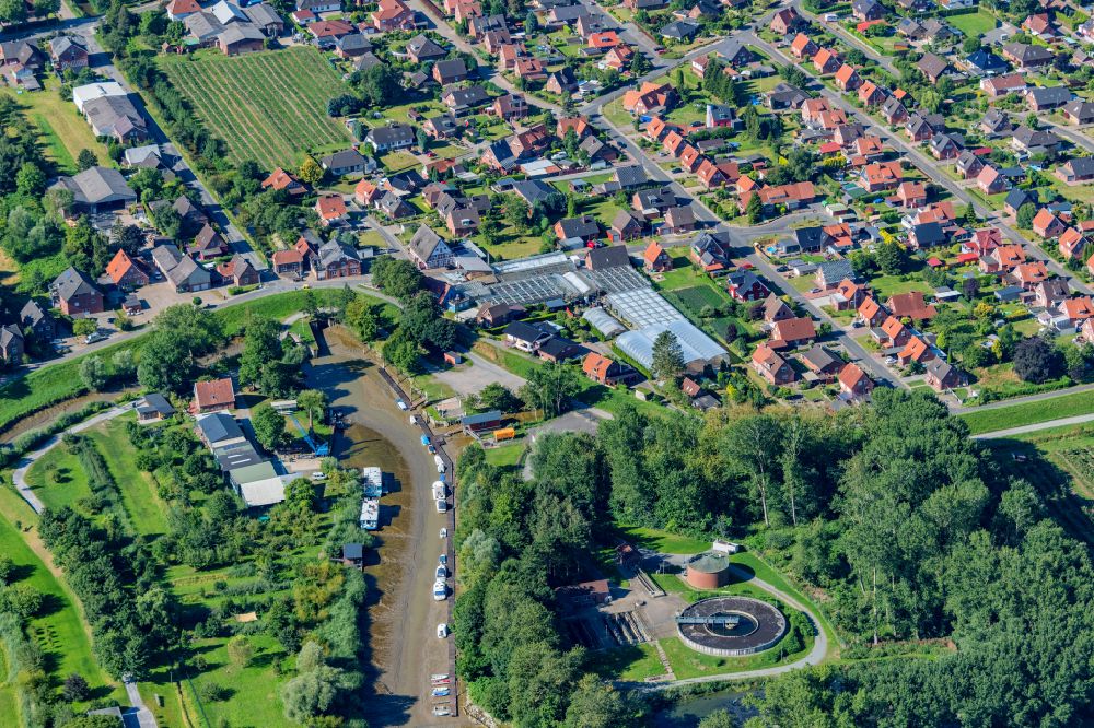Drochtersen von oben - Klärwerks- Becken und Reinigungsstufen Gauensiek in Drochtersen im Bundesland Niedersachsen, Deutschland