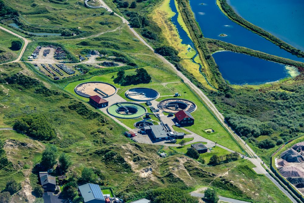 Luftaufnahme Norderney - Klärwerks- Becken und Reinigungsstufen am Hafen auf der Insel Norderney im Bundesland Niedersachsen, Deutschland