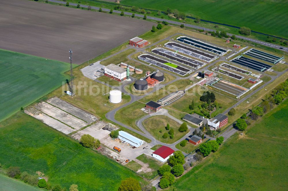 Luftaufnahme Hansestadt Stendal - Klärwerks- Becken und Reinigungsstufen in Hansestadt Stendal im Bundesland Sachsen-Anhalt, Deutschland