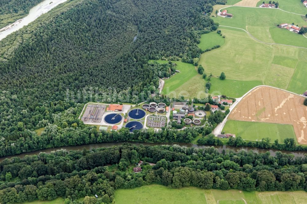 Luftaufnahme Wolfratshausen - Klärwerks- Becken und Reinigungsstufen der Kläranlage in Wolfratshausen im Bundesland Bayern, Deutschland