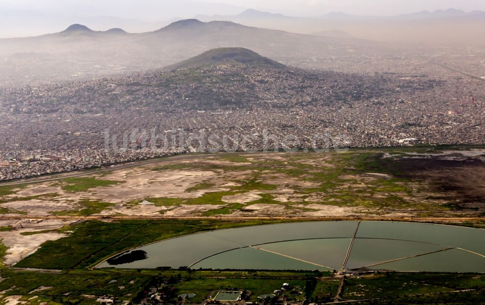 Luftbild Municipio Chimalhuacan - Klärwerks- Becken und Reinigungsstufen in Municipio Chimalhuacan in Estado de Mexico, Mexiko