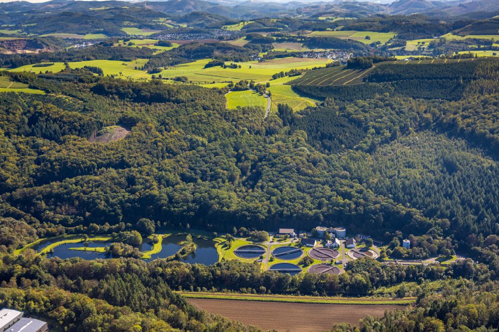 Luftbild Heggen - Klärwerks- Becken und Reinigungsstufen Ruhrverband Kläranlage Biggetal in Heggen im Bundesland Nordrhein-Westfalen, Deutschland