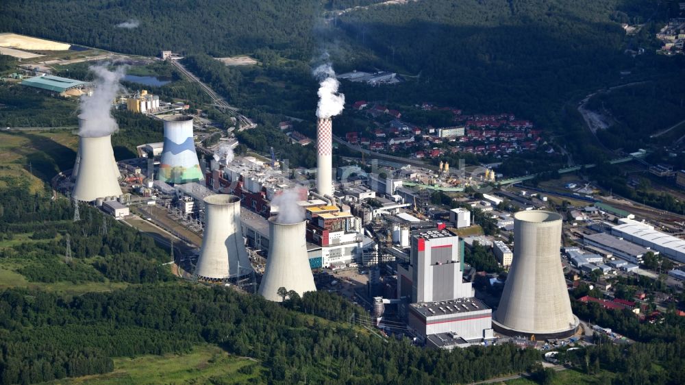 Bogatynia - Reichenau von oben - Kohle- Kraftwerksanlagen des in Bogatynia - Reichenau in Woiwodschaft Niederschlesien, Polen