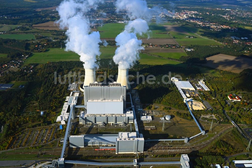 Spremberg von oben - Kohle- Kraftwerksanlagen der LEAG Lausitz Energiekraftwerke im Ortsteil Schwarze Pumpe in Spremberg im Bundesland Brandenburg, Deutschland