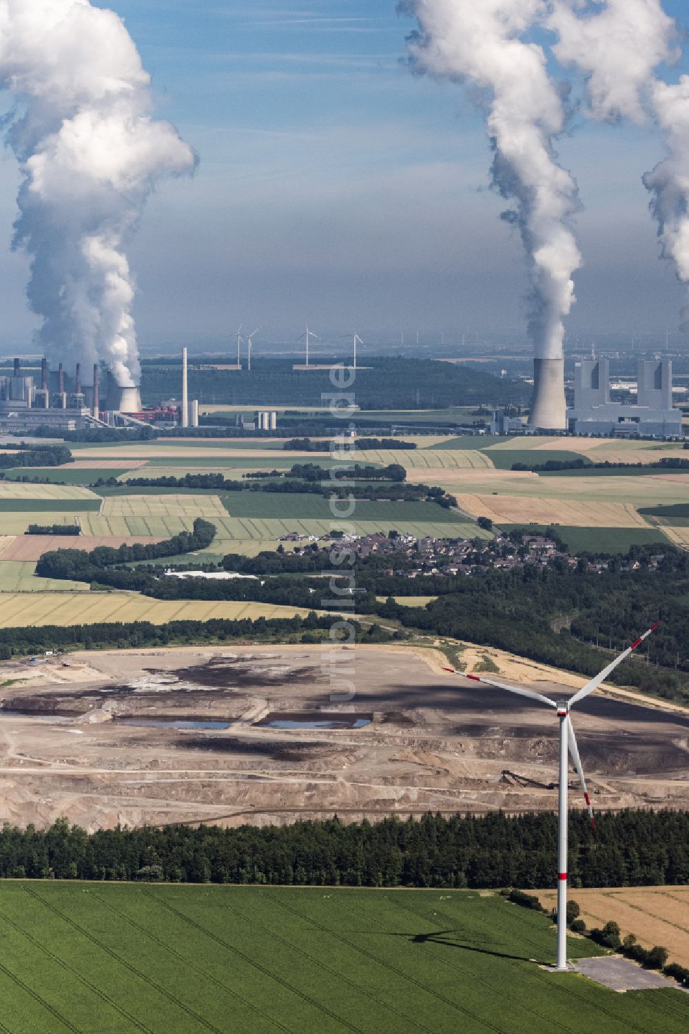 Niederaußem von oben - Kohle- Kraftwerksanlagen des RWE Power AG Kraftwerk Niederaußem in Bergheim im Bundesland Nordrhein-Westfalen, Deutschland