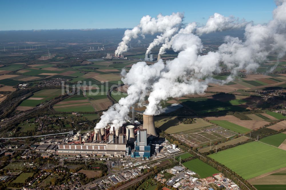 Niederaußem aus der Vogelperspektive: Kohle- Kraftwerksanlagen des RWE Power AG Kraftwerk Niederaußem in Bergheim im Bundesland Nordrhein-Westfalen, Deutschland