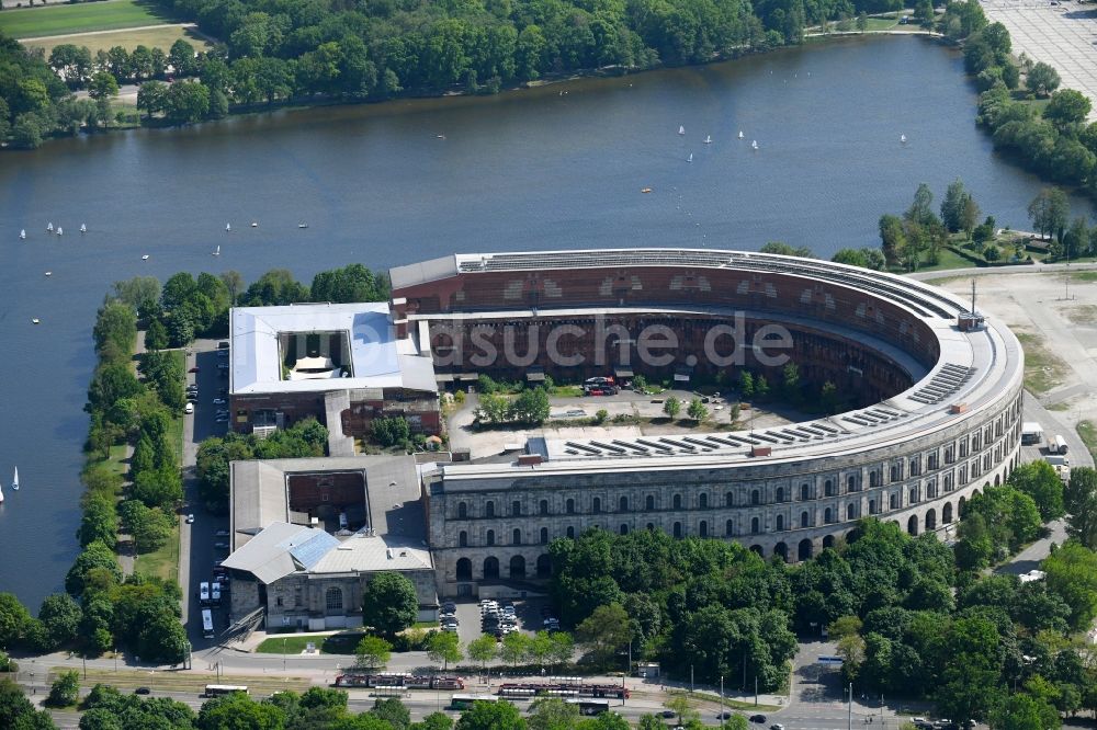 Nürnberg aus der Vogelperspektive: Kongresshalle auf dem Reichsparteitagsgelände Nürnberg im Bundesland Bayern