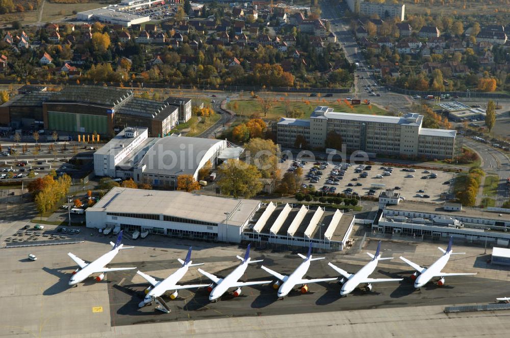 Luftaufnahme Dresden - konjunkturbedingt im Juni dieses Jahres ausgemusterte Airbus A300 - 600 auf dem Flughafen Dresden