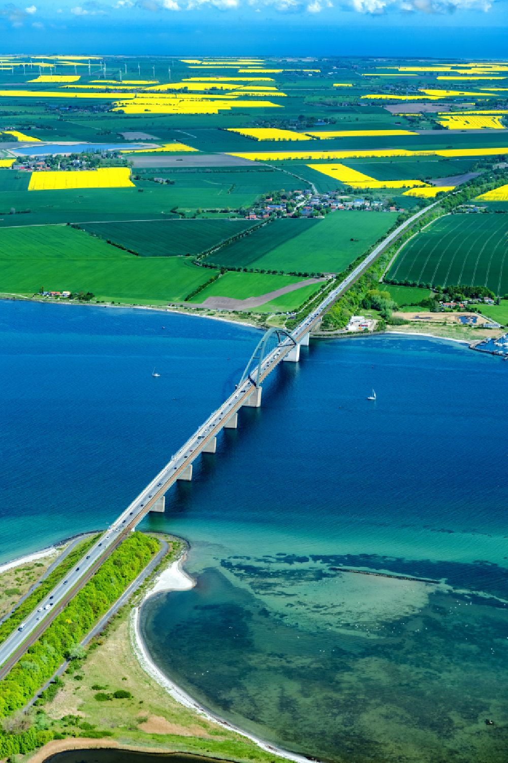 Luftaufnahme Fehmarn - Konstruktion der Seebrücke über die Ostsee in Fehmarn im Bundesland Schleswig-Holstein, Deutschland