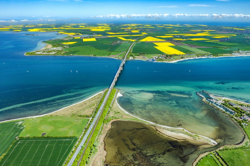 Fehmarn von oben - Konstruktion der Seebrücke über die Ostsee in Fehmarn im Bundesland Schleswig-Holstein, Deutschland