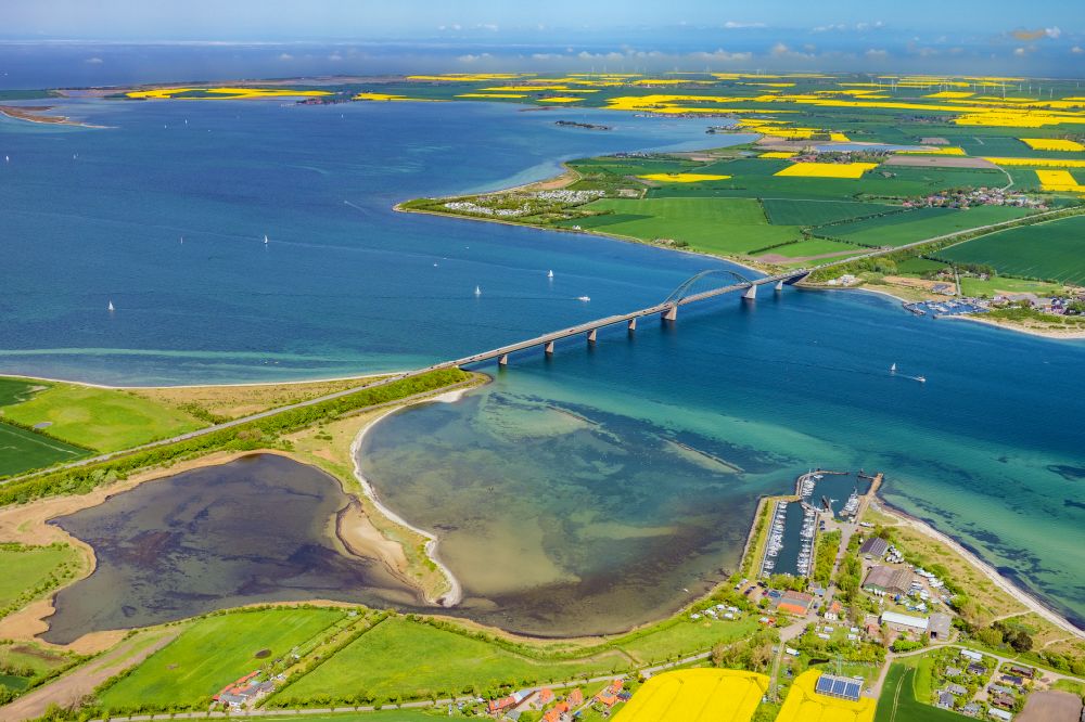 Fehmarn aus der Vogelperspektive: Konstruktion der Seebrücke über die Ostsee in Fehmarn im Bundesland Schleswig-Holstein, Deutschland